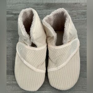 Relxfeet Fuzzy Adjustable Bootie Slippers for Men or Women🇺🇸